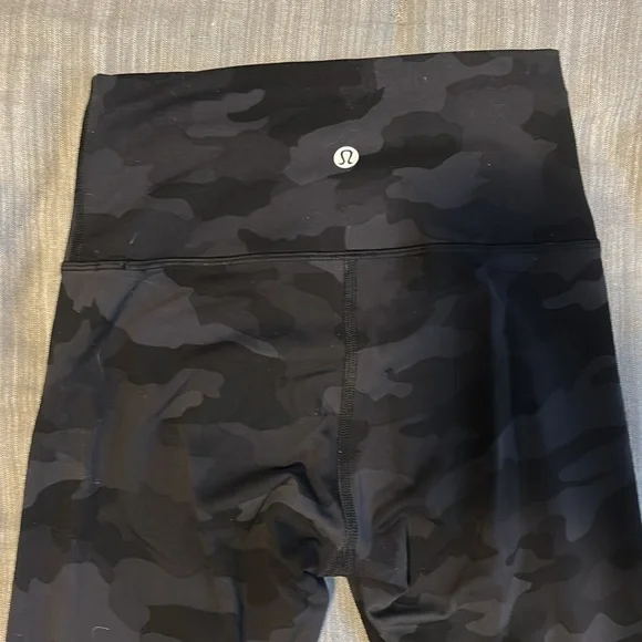 Black Camouflage Lululemon Leggings - size 4. 25”Perfect condition - Picture 3 of 5